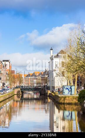 Canal Hoge Der AA dans le centre historique de Groningen, pays-Bas Banque D'Images