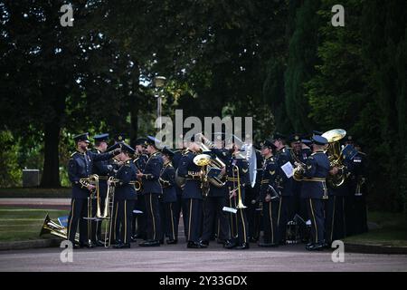 Les membres du groupe militaire se préparent à jouer avant la Sovereign's Parade au Royal Air Force College de Cranwell, Lincolnshire. Date de la photo : jeudi 12 septembre 2024. Banque D'Images