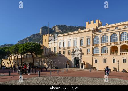 Extérieur du Palais Princier, résidence officielle du Prince souverain de Monaco, fils et successeur du Prince Rainier, Prince Albert II, Monaco Banque D'Images