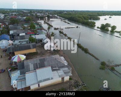Changement climatique : village naufragé de Beting, régence de Bekasi, Java, Indonésie, Asie Banque D'Images