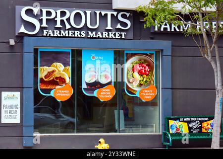 SPROUTS Farmers Market Store. Sprouts est une chaîne de supermarchés américaine, qui propose un large choix d'aliments naturels et biologiques Banque D'Images