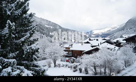 Pays des merveilles hivernales dans les alpes suisses Banque D'Images