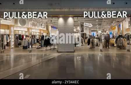 Entrée au magasin de vêtements Pull & Bear Rio Shopping Mall Valladolid Castille et Léon Espagne Banque D'Images