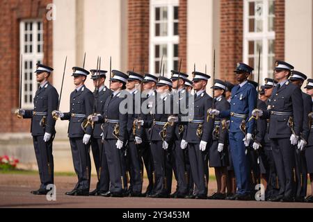 Diplômés du cours des adjudants commissionnés et du cours de formation initiale modulaire des officiers pendant la Sovereign's Parade au Royal Air Force College à Cranwell, Lincolnshire. Date de la photo : jeudi 12 septembre 2024. Banque D'Images