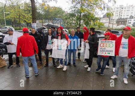 Bruxelles, Belgique. 12 septembre 2024. Les syndicalistes arrivent à une réunion de conciliation organisée pour les syndicats et la direction de l’usine Audi Brussels à Vorst-Forest, dans les bureaux de l’Agence fédérale pour l’emploi à Bruxelles, le jeudi 12 septembre 2024. Audi Brussels a annoncé des plans de restructuration de l'usine, au moins 1,500 emplois sont menacés d'être supprimés. BELGA PHOTO NICOLAS MAETERLINCK crédit : Belga News Agency/Alamy Live News Banque D'Images