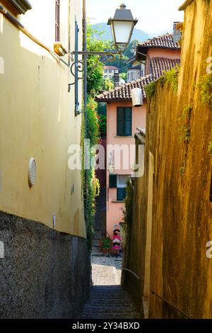BELLAGIO, ITALIE -10 juillet 2024- vue de jour d'été de Bellagio, un village coloré sur le lac de Côme dans la province de Lecco dans la région italienne de Lombardie. Banque D'Images