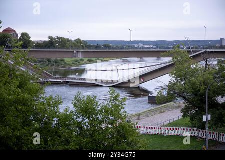 Teileinsturz der Carolabrücke in Dresde, 11.09.2024 Teileinsturz der Carolabrücke in Dresde, 11.09.2024 Dresde Carolabrücke Sachsen Deutschland *** effondrement partiel du pont Carola à Dresde, 11 09 2024 effondrement partiel du pont Carola à Dresde, 11 09 2024 Dresde Pont Carola Saxe Allemagne Copyright : xiSebbyx Banque D'Images