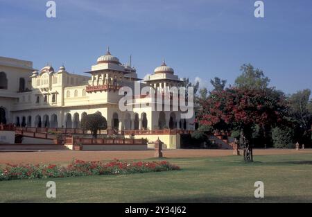 Le Rambagh Palace Hôtel dans la ville de Jaipur dans la province du Rajasthan en Inde. Inde, Jaipur, janvier 1998 Banque D'Images