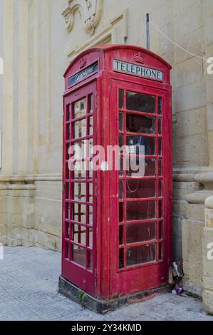 Cabine téléphonique dans la capitale de Malte, la Valette Banque D'Images