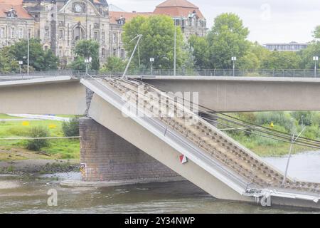 Aux premières heures du matin, une section du pont Carola s'est effondrée pour des raisons inconnues. Sur une longueur d'environ 100 mètres, la section sur wh Banque D'Images