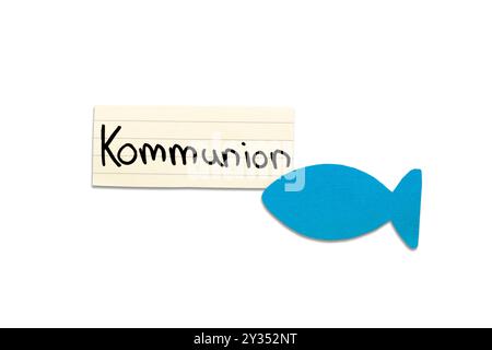 Communion. Mot allemand. Poisson bleu dans le coin. Isolé sur blanc. Espace libre pour le texte. Banque D'Images