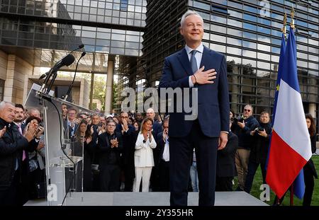 Paris, France, . 12 septembre 2024. Bruno le Maire accueille les invités lors d’une cérémonie d’adieu au ministère français de l’Economie et des Finances (Bercy), à Paris, France, le 12 septembre 2024. La France aura un nouveau gouvernement "la semaine prochaine", a déclaré le 12 septembre le premier ministre conservateur Michel Barnier, récemment installé, alors qu'il songeait des candidats pour diriger des ministères confrontés à un parlement impassible et imprévisible. Photo de Jean-Bernard Vernier/JBV News/ABACAPRESS. COM Credit : Abaca Press/Alamy Live News Banque D'Images