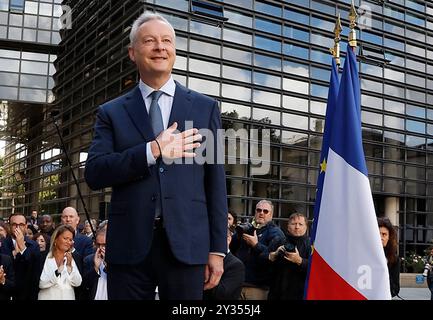 Paris, France, . 12 septembre 2024. Bruno le Maire accueille les invités lors d’une cérémonie d’adieu au ministère français de l’Economie et des Finances (Bercy), à Paris, France, le 12 septembre 2024. La France aura un nouveau gouvernement "la semaine prochaine", a déclaré le 12 septembre le premier ministre conservateur Michel Barnier, récemment installé, alors qu'il songeait des candidats pour diriger des ministères confrontés à un parlement impassible et imprévisible. Photo de Jean-Bernard Vernier/JBV News/ABACAPRESS. COM Credit : Abaca Press/Alamy Live News Banque D'Images