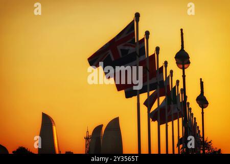 Bakou, Azerbaïdjan. 12 septembre 2024. Atmosphère du circuit - coucher de soleil. Championnat du monde de formule 1, Rd 17, Grand Prix d'Azerbaïdjan, jeudi 12 septembre 2024. Circuit de la ville de Bakou, Azerbaïdjan. Crédit : James Moy/Alamy Live News Banque D'Images