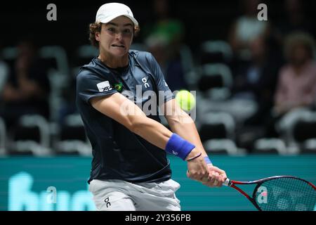 Bologne, Italie. 12 septembre 2024. Joao Fonseca lors de la finale 8 de la Coupe Davis de tennis entre Joao Fonseca (Brésil) et Botic Van de Zandschulp (pays-Bas) à l'arène Unipol, Casalecchio (Bologne), Bologne, Italie du Nord, jeudi, 12 septembre 2024. Sport - Tennis - (photo Michele Nucci crédit : LaPresse/Alamy Live News Banque D'Images