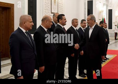 Le Président iraquien Abdul Latif Jamal Rashid reçoit le Président de la République islamique d'Iran, MM. Masoud Pezeshkian le Président iraquien Abdul Latif Jamal Rashid reçoit le Président de la République islamique d'Iran, Masoud Pezeshkian, et sa délégation qui l'accompagne au Palais de Bagdad, en Iraq, le 11 septembre 2024. Photo du Bureau de la présidence irakienne apaimages Irak Irak Irak Irak 110924 Iraq IPO 0016 Copyright : xapaimagesxIraqixPresidencyxOfficexxapaimagesx Banque D'Images