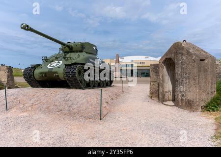 À l'entrée du musée du débarquement d'Utah Beach, vous pourrez admirer un char américain M4 Sherman Banque D'Images