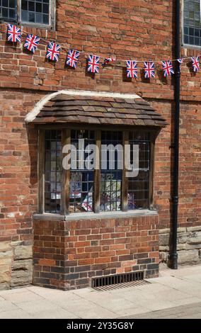 Cette photo montre Une fenêtre d'Une boutique de souvenirs dans la ville natale de Shakespeare Stratfor upon Aven en Angleterre Banque D'Images