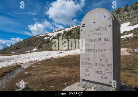 Le col de la Cayolle est un col routier dans les Alpes du Sud séparant les départements français des Alpes-de-haute-Provence des Alpes-Maritimes, Fran Banque D'Images