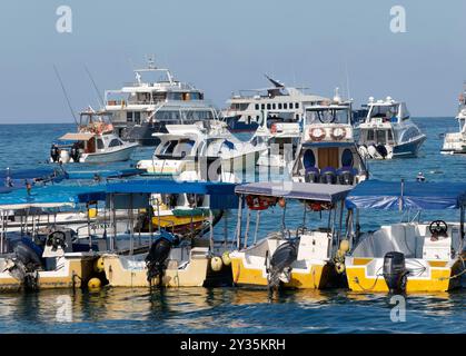 Bateaux, port, Puerto Ayora ville, Santa Cruz Island, Galápagos, Equateur, Amérique du Sud Banque D'Images