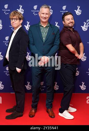 Josh Widdicombe, Adam Hills et Alex Brooker (de gauche à droite) lors de la rentrée des Jeux paralympiques GB à l'Utilita Arena, Birmingham. Date de la photo : jeudi 12 septembre 2024. Banque D'Images