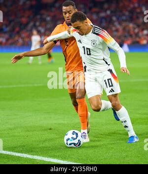 Jamal Musiala, DFB 10 Competition for the ball, Tackling, duel, header, zweikampf, action, combat contre Ryan Gravenberch, NL 6 dans l'UEFA Nations League 2024 match PAYS-BAS - ALLEMAGNE 2-2 dans la saison 2024/2025 au 10 septembre 2024 à Amsterdam, NL. Photographe : Peter Schatz Banque D'Images