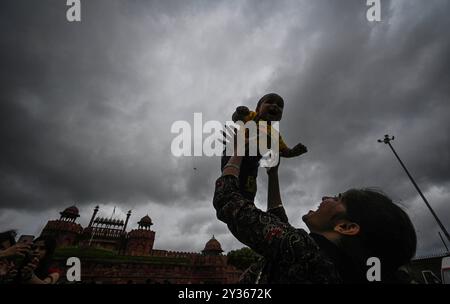 New Delhi, Inde. 12 septembre 2024. NEW DELHI, INDE - 12 SEPTEMBRE : des nuages sombres planent au-dessus du ciel à Red Fort le 12 septembre 2024 à New Delhi, Inde. Delhi et les régions avoisinantes ont connu de fortes précipitations jeudi, provoquant un engorgement et des pannes de courant dans plusieurs régions. Le Département météorologique indien (IMD) a émis une alerte de pluie de trois jours, prédisant plus de pluie tout au long du week-end. (Photo de Sanchit Khanna/Hindustan Times/Sipa USA) crédit : Sipa USA/Alamy Live News Banque D'Images