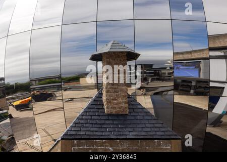 Le globe du planétarium de We the Curious à Millennium Square, Bristol Banque D'Images