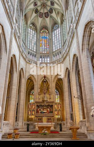 Kutná Hora, République tchèque - 29 mai 2024 : autel principal à l'intérieur de l'église Sainte-Barbara, une église catholique romaine à Kutná Hora dans le style d'une cathedra Banque D'Images