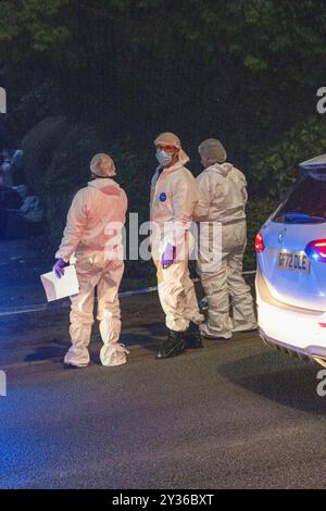 Brentwood Essex 12th Sep. 2024 la police d'Essex enquête sur un "incident grave" à Ingrave Road, Brentwood Essex. Il y a des spéculations locales selon lesquelles ce pourrait être un meurtre Forensic Officers at Work Credit : Ian Davidson/Alamy Live News Banque D'Images
