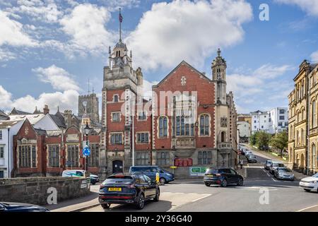 Hôtel de ville de Bideford à l'angle de Bridge Street et New Row à Bideford, Devon, Royaume-Uni le 3 septembre 2024 Banque D'Images