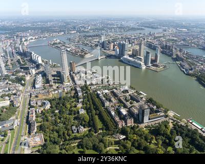 La tour Zalmhaven à Rotterdam est le plus haut bâtiment des pays-Bas à 215 mètres. pays-bas hors service - belgique hors service Banque D'Images