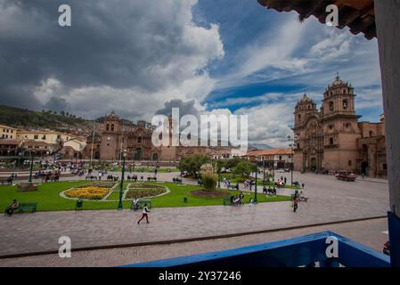 Au cœur des Andes, Cusco est la porte d'entrée vers les merveilles anciennes et la culture vivante. Une ville où l'histoire et la tradition prennent vie dans chaque s. Banque D'Images