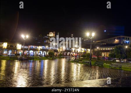 Au cœur des Andes, Cusco est la porte d'entrée vers les merveilles anciennes et la culture vivante. Une ville où l'histoire et la tradition prennent vie dans chaque s. Banque D'Images