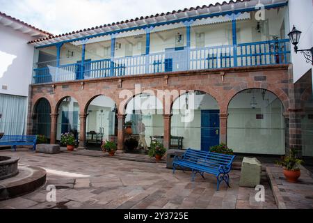 Au cœur des Andes, Cusco est la porte d'entrée vers les merveilles anciennes et la culture vivante. Une ville où l'histoire et la tradition prennent vie dans chaque s. Banque D'Images