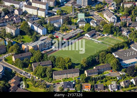 Luftbild, Sportplatz Fußballstadion am Berg, composé de Paulus kath. Kirche und : Paulus Kindergarten, Velbert, Ruhrgebiet, Nordrhein-Westfalen, Deutschland ACHTUNGxMINDESTHONORARx60xEURO *** vue aérienne, stade de football sur terrain sportif am Berg, église catholique St Paulus et jardin d'enfants St Paulus, Velbert, région de la Ruhr, Rhénanie du Nord-Westphalie, Allemagne ACHTUNGxMINDESTHONORARx60xEURO Banque D'Images