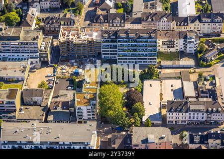 Luftbild, Baustelle mit Wohnhaus Oststraße, Wohnhaus mit Balkon und grüner Bepflanzung, Velbert, Ruhrgebiet, Nordrhein-Westfalen, Deutschland ACHTUNGxMINDESTHONORARx60xEURO *** vue aérienne, chantier avec immeuble résidentiel Oststraße, immeuble résidentiel avec balcon et plantation verte, Velbert, région de la Ruhr, Rhénanie-du Nord-Westphalie, Allemagne ACHTUNGxMINESTHONORARxMINESTHONORARx60xEURxRO Banque D'Images