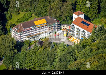 Luftbild, Gemeinde Bleibergquelle, Gemeinnützige Einrichtung, Baustelle und Renovierung mit Baugerüst, Velbert, Ruhrgebiet, Nordrhein-Westfalen, Deutschland ACHTUNGxMINDESTHONORARx60xEURO *** vue aérienne, Community Bleibergquelle, organisation à but non lucratif, chantier de construction et rénovation avec échafaudage, Velbert, région de la Ruhr, Rhénanie du Nord-Westphalie, Allemagne, EUTEMINESTHONORATIN60xORAXONXONXRENTIRONXRO Banque D'Images