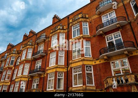 Immeuble typique d'appartements à Londres. Banque D'Images