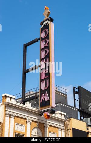 Minneapolis, Minnesota - États-Unis - 15 août 2024 : extérieur de l'Orpheum Theatre, initialement ouvert en 1921, dans le centre-ville de Minneapolis, Minne Banque D'Images