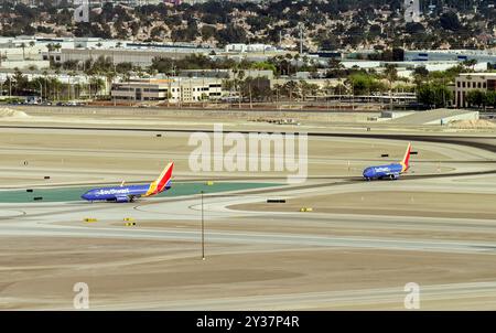 Avions du sud-ouest circulant sur la piste de l'aéroport Harry Reid de Las Vegas. Banque D'Images