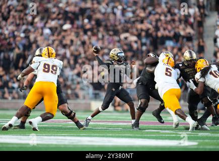 San Marcos, Texas, États-Unis. 12 septembre 2024. Le quarterback Jordan McCloud (3) passe le ballon lors d'un match de football NCAA entre l'État du Texas et l'État de l'Arizona le 12 septembre 2024 à San Marcos, Texas. Arizona State Won, 31-28. (Crédit image : © Scott Coleman/ZUMA Press Wire) USAGE ÉDITORIAL SEULEMENT! Non destiné à UN USAGE commercial ! Banque D'Images