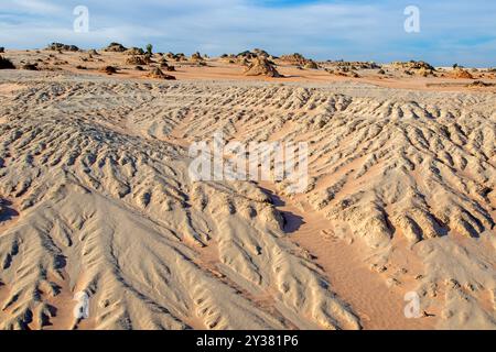 Formations sur les murs des dunes de Chine dans le parc national de Mungo Banque D'Images