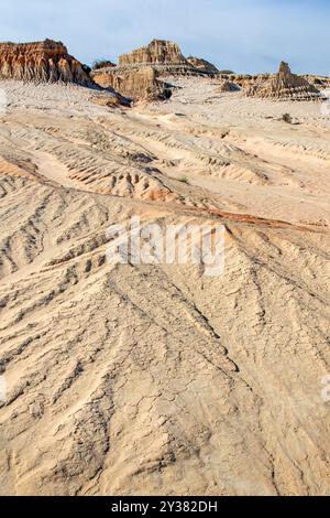 Formations sur les murs des dunes de Chine dans le parc national de Mungo Banque D'Images