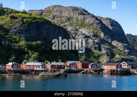 Village de pêcheurs norvégien Nusfjord, îles Lofoten Banque D'Images