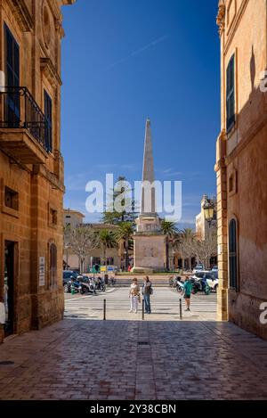 Place Plaça des Born dans le centre historique de la ville de Ciutadella (Minorque, Îles Baléares, Espagne) ESP : Plaza des Born en Ciutadella, Minorque Banque D'Images