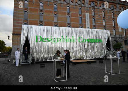 Bruxelles, Belgique. 12 septembre 2024. L'exposition itinérante Designblok Cosmos avec des œuvres de verre de grands designers tchèques à Bruxelles, le 12 septembre 2024. Crédit : Tereza Supova/CTK photo/Alamy Live News Banque D'Images