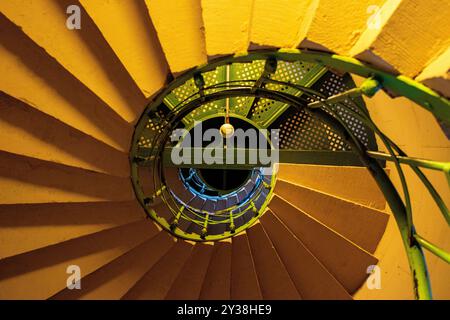 Der Siegessäule escaliers intérieurs escaliers intérieurs circulaires à l'intérieur du Siegesaule menant vers le haut du monument avec point de vue sur Tiergarten. Berlin, Allemagne. Berlin Siegezuile Berlin Allemagne Copyright : xGuidoxKoppesxPhotox Banque D'Images