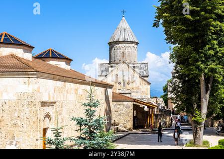 Dilijan, Arménie - 6 juillet 2024 : vue du monastère de Haghartsin avec l'église Surb Astvatsatsin près de la ville de Dilijan dans la province de Tavush en Arménie sur sunn Banque D'Images