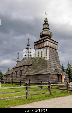 Église catholique romaine des Saints Cosmas et Église Damienne, Skwirtne, petite Pologne Voïvodie, Pologne Banque D'Images